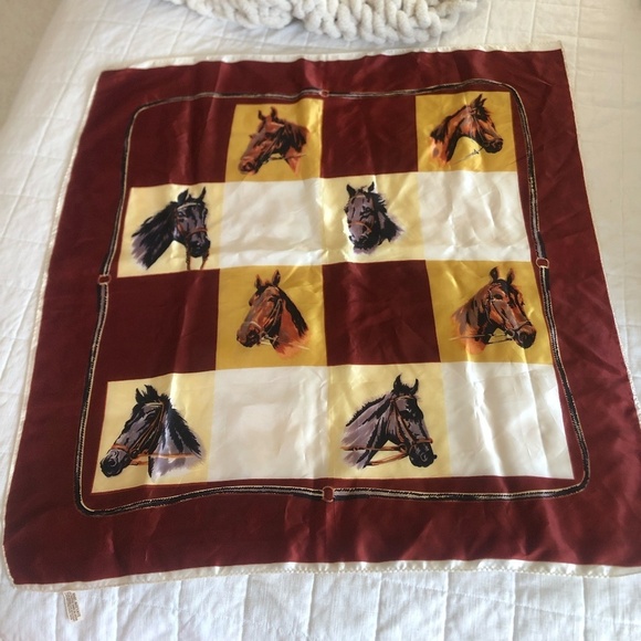 VINTAGE HORSE DESIGN SCARF 100% ACETATE 31" X 31" MADE IN JAPAN - Picture 2 of 10
